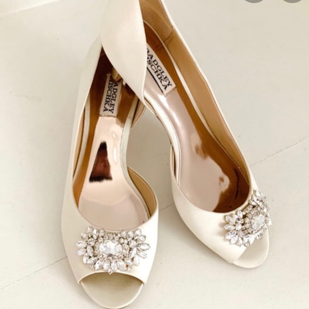 Badgley Mischka Bridal shoes size 10 kitten heel